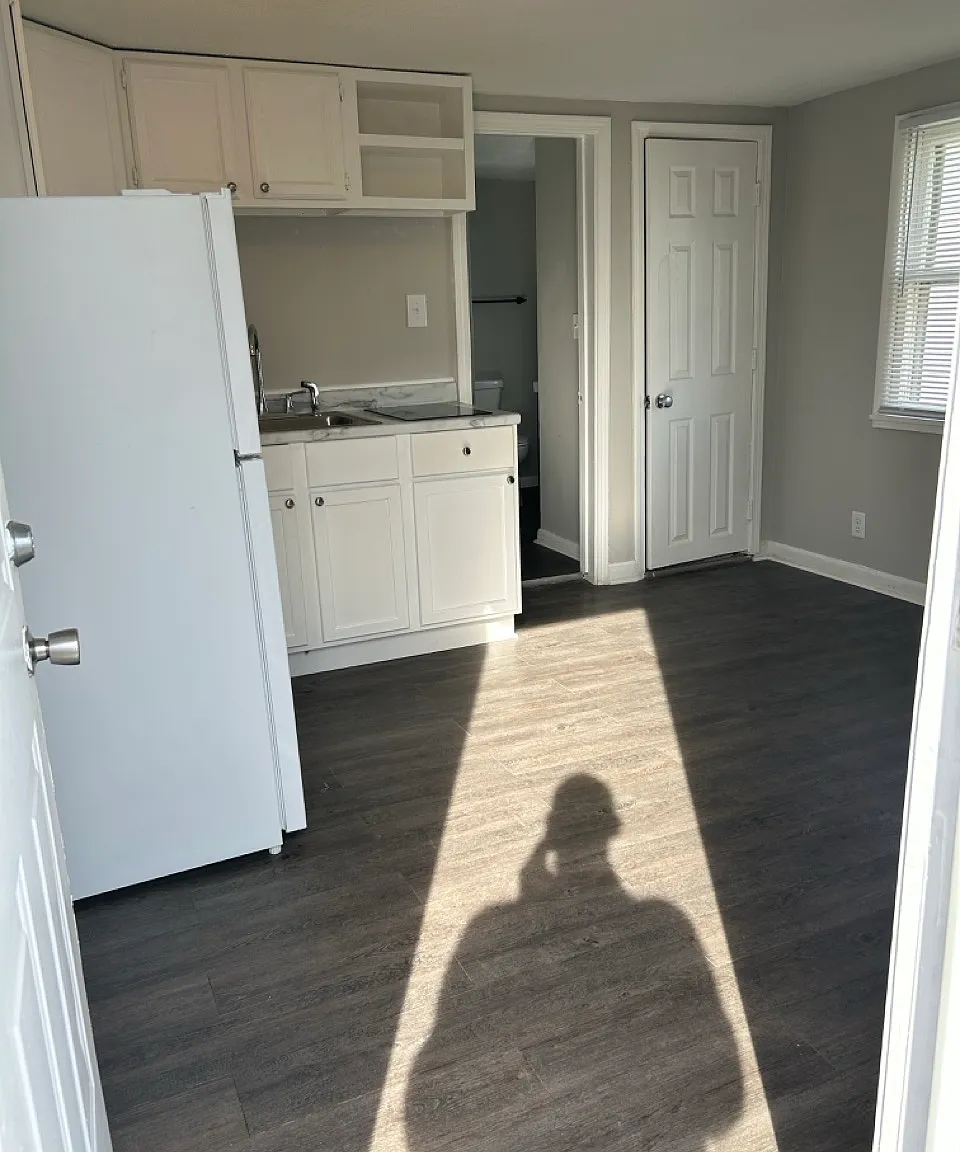 Studio, 300 sqft, $725 — Photo 2