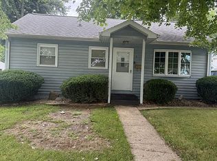 616 Spruce St, Pana, IL 62557