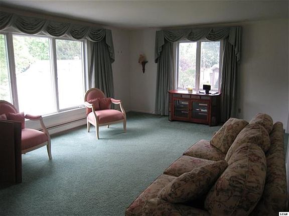 5th image of 323 Park St