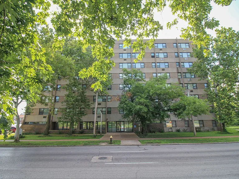 The Regency at St. Louis Apartments — Photo 13
