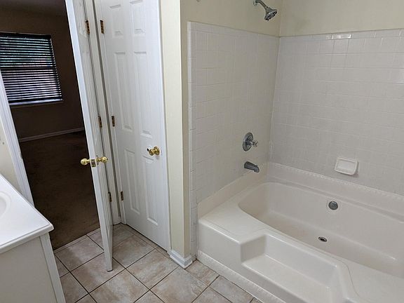 5th image of 2754 Lantana Lakes Dr W