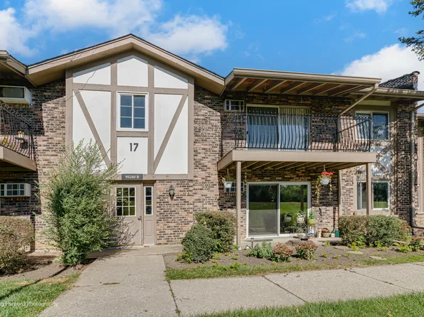 9S240 Lake Dr #17B-206, Willowbrook, IL 60527