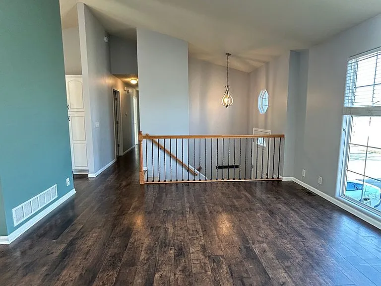 817 Lake Vista Dr — Photo 4