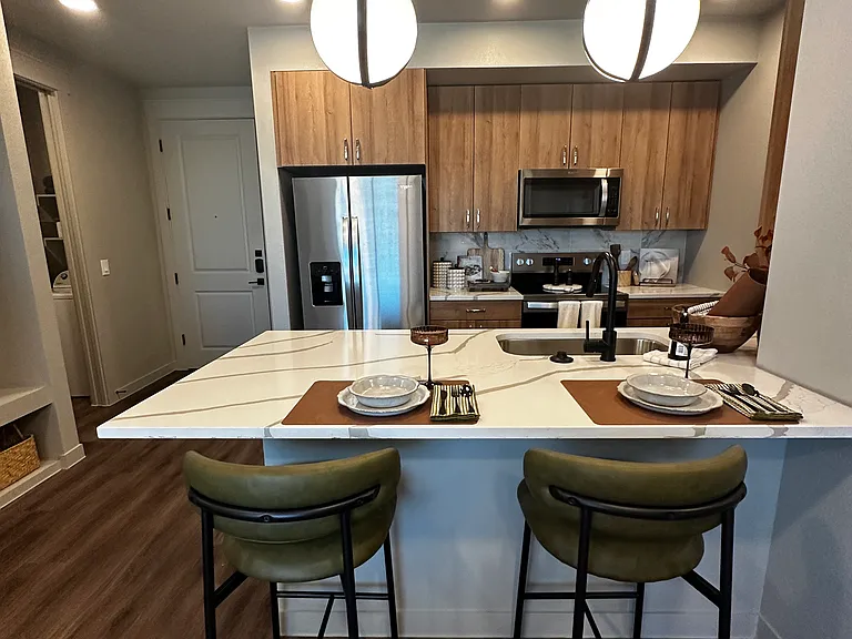 FM 1102 — Photo 1