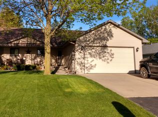 2320 N Cloudview Dr, Appleton, WI 54914