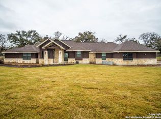 128 S Abrego Xing, Floresville, TX 78114