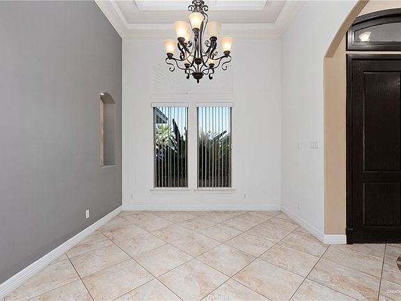 4th image of 2719 Stirling Ave