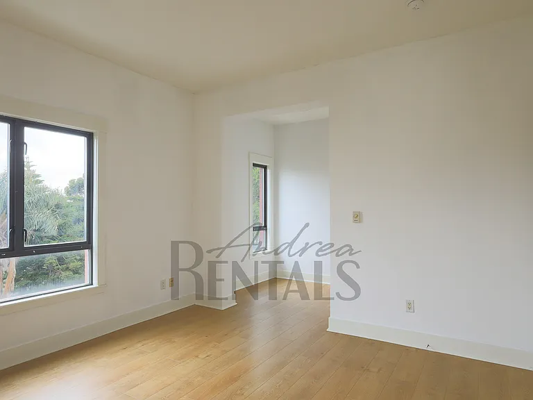 574 48th St #401 — Photo 14