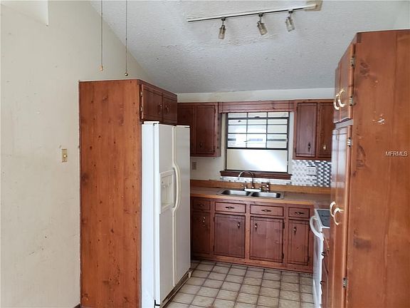 3rd image of 2912 3rd St E