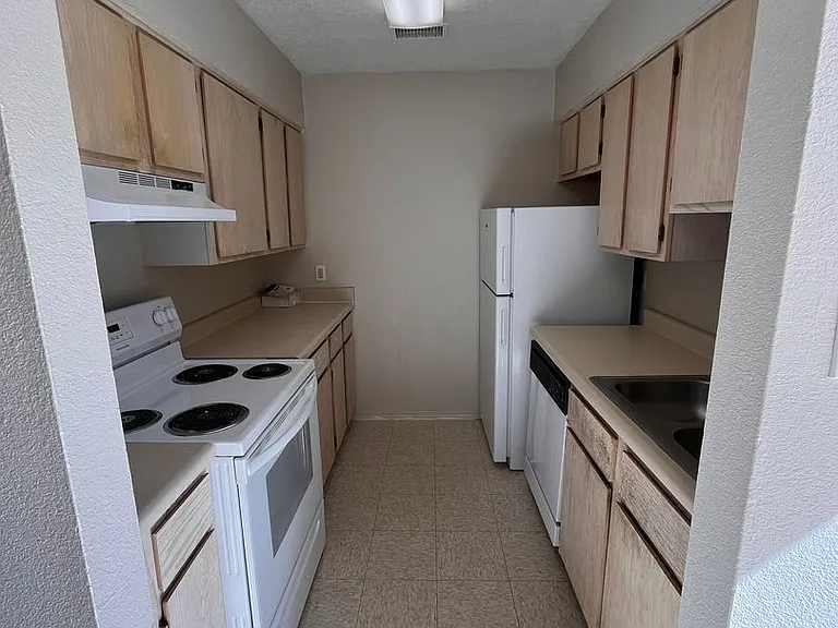 Echols 1500 - Sedona Apartments — Photo 20
