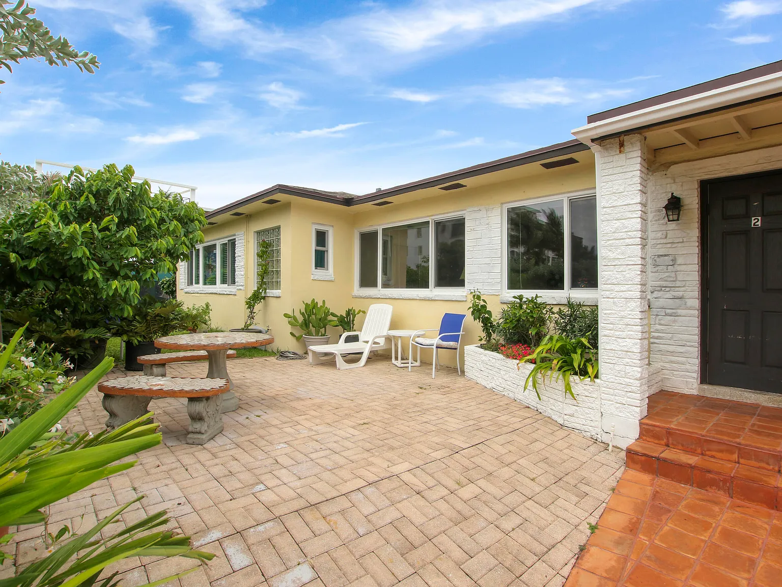 1 bed, 1.0 bath, 786 sqft, $2,300 — Photo 2