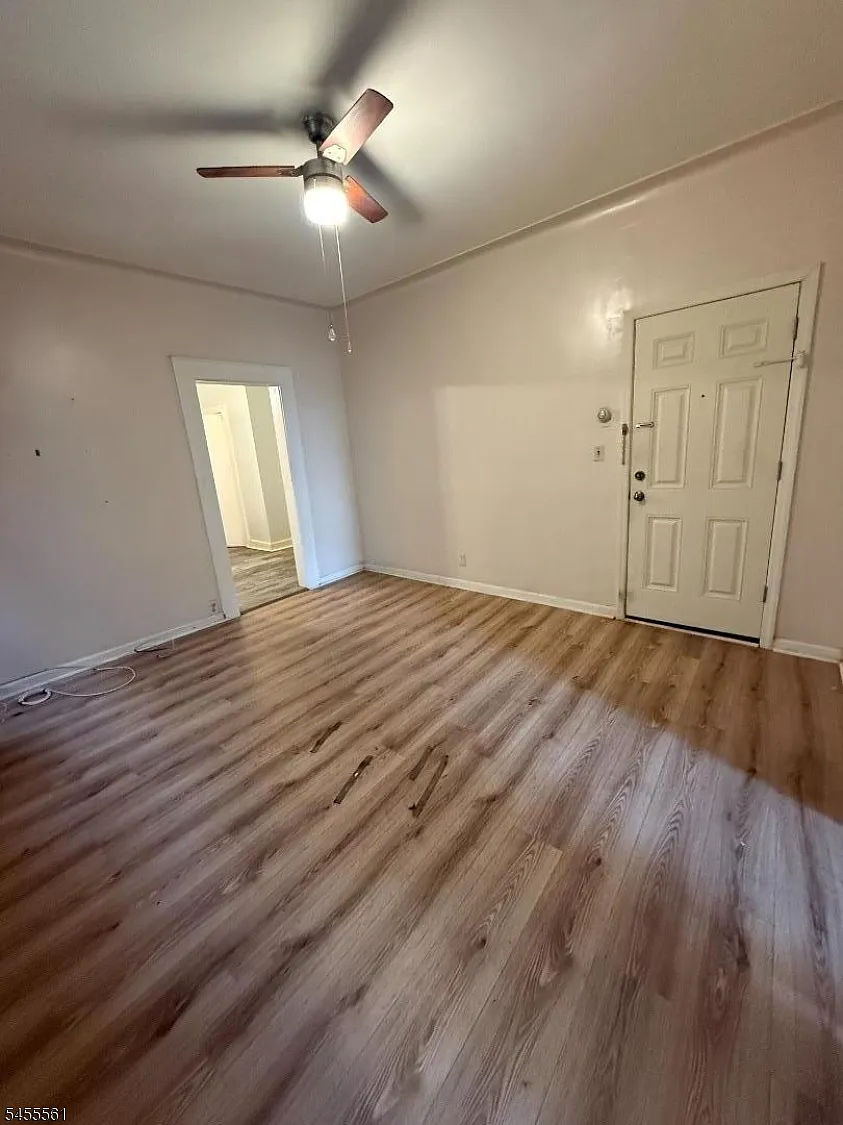 2 bed, 1.0 bath, 850 sqft, $1,800 — Photo 2