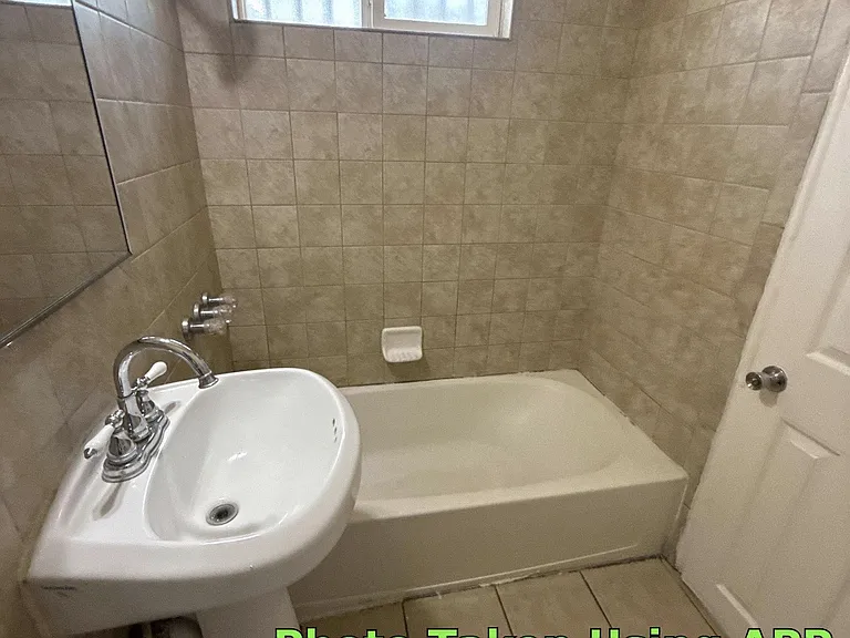 2403 N Inyo St — Photo 4