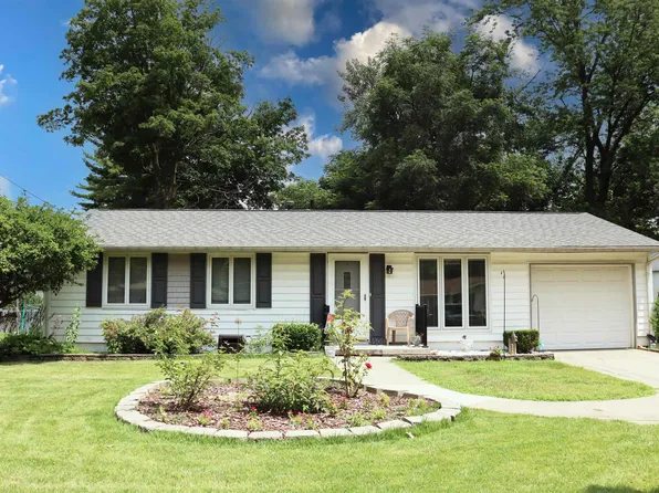 5013 W Woodfern Rd, Peoria, IL 61607