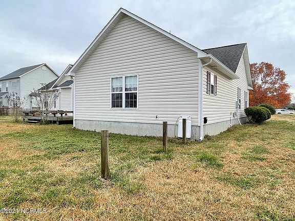 3rd image of 112 Casey Ln