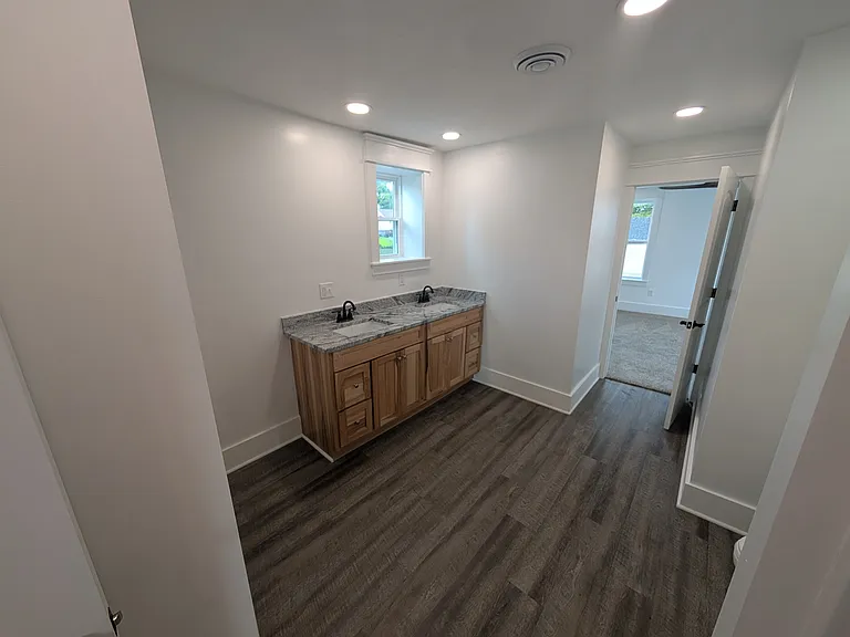 1003 Commercial St — Photo 20