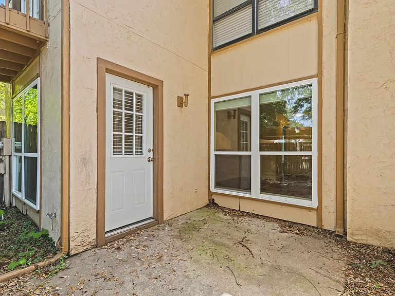 2015 Warnford Pl #2015 — Photo 32