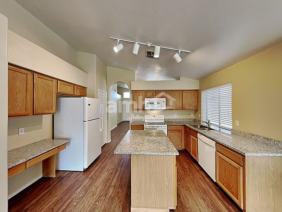 3rd image of 7515 E Medina Ave