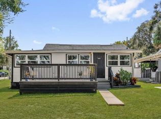 1214 E Caroline St, Tavares, FL 32778