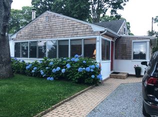 32 Chestnut St, Sag Harbor, NY 11963
