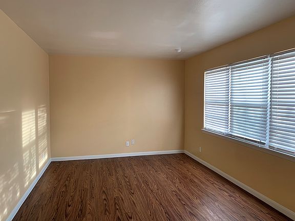 3rd image of 102 S Dewberry Dr