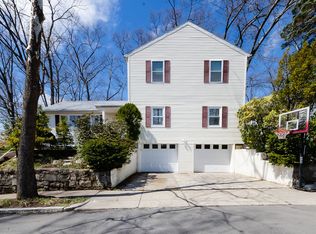 20 Cricket Ln, West Roxbury, MA 02132