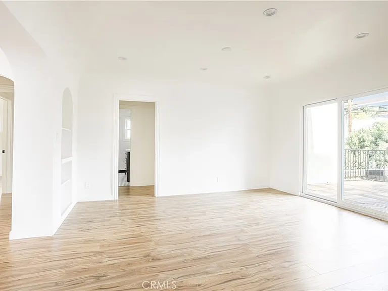 738 S Stanley Ave — Photo 10