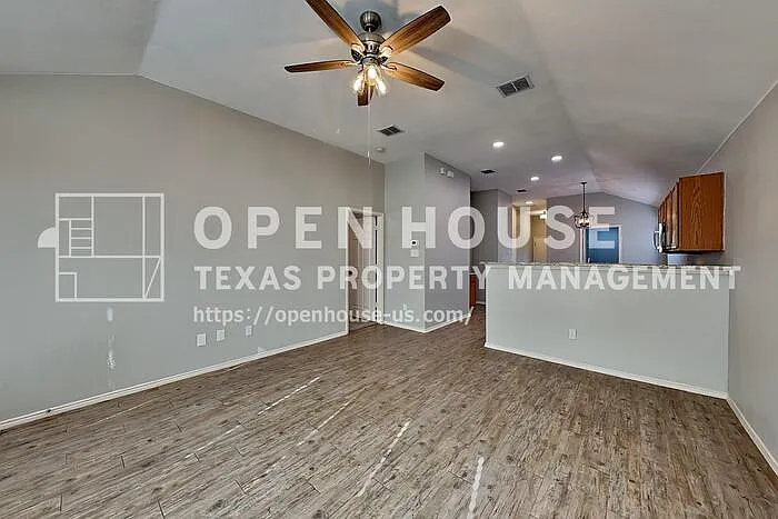 3 bed, 2.0 bath, 1462 sqft, $2,100 — Photo 3