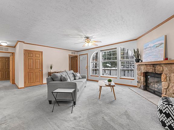 3rd image of 4046 White Birch Dr