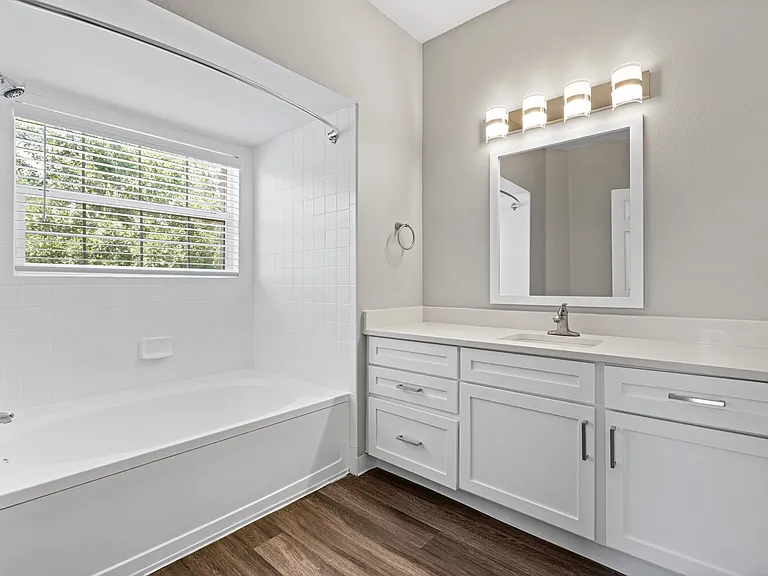 Isabella Apartment Homes — Photo 15