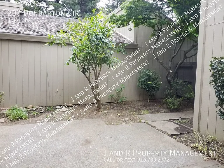 203 Dunbarton Cir — Photo 9