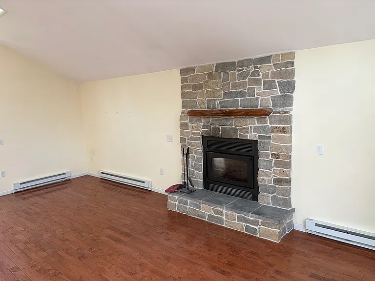 3149 Hamlet Dr — Photo 5
