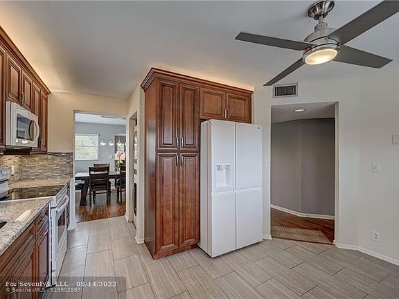 2nd image of 1601 Abaco Dr APT A3