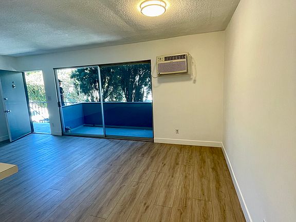 5th image of 7160 De Longpre Ave APT 4