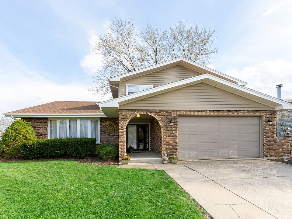 1st image of 15555 Arroyo Dr