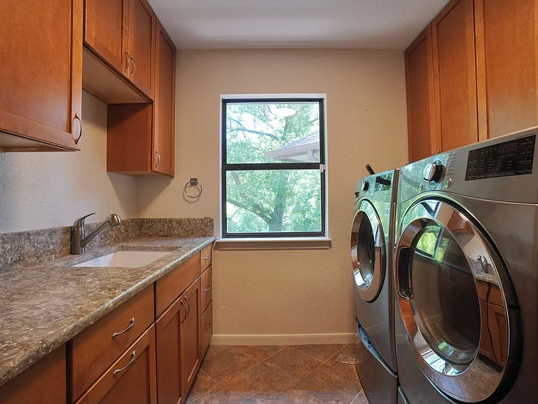 8 Woodhollow Trl — Photo 45