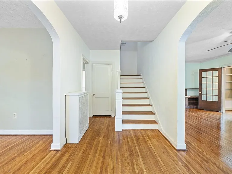 932 Woodrow Ave — Photo 60