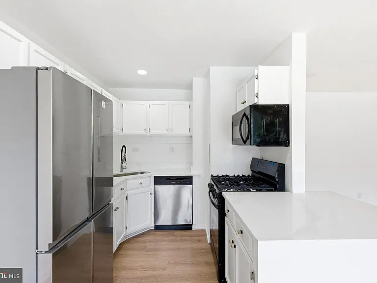 431 N Armistead St #307 — Photo 11