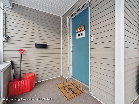5th image of 909 N Seymour Ave
