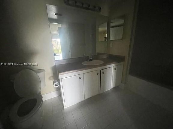 3rd image of 121 SW Palm Dr APT 208
