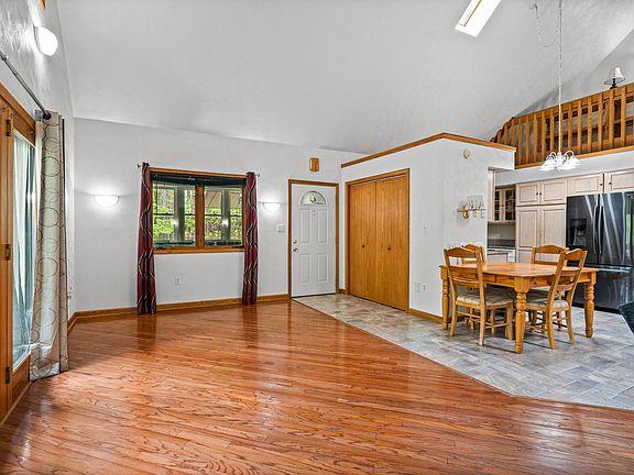 2nd image of 6404 Rockton Mountain Hwy