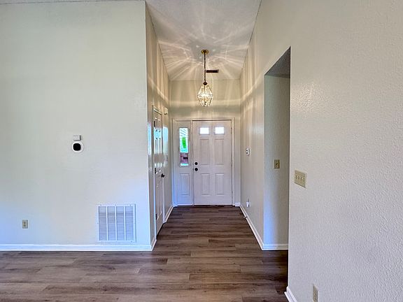 5th image of 2119 W Van Arsdall Ct