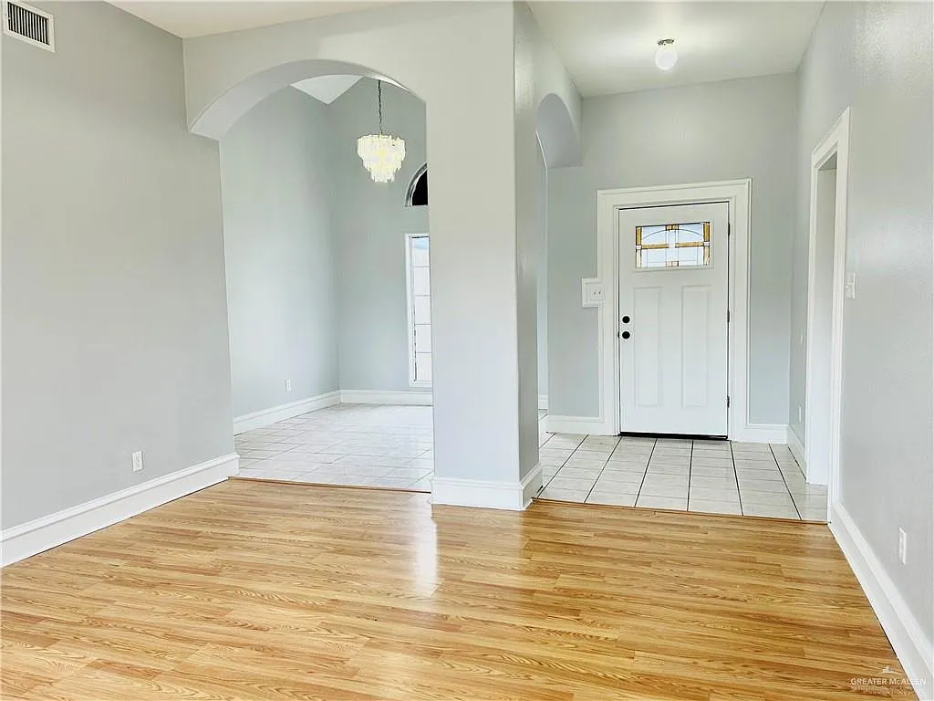3 bed, 2.0 bath, 1688 sqft, $1,750 — Photo 3