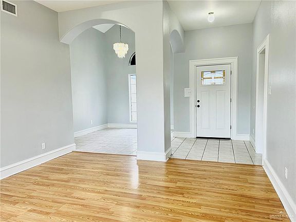 3rd image of 1004 Liz Rios Dr