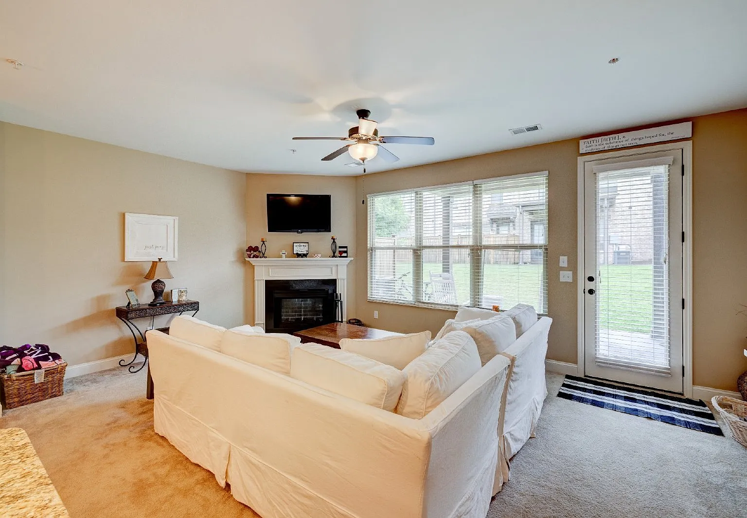 3 bed, 2.5 bath, 1733 sqft, $2,295 — Photo 2
