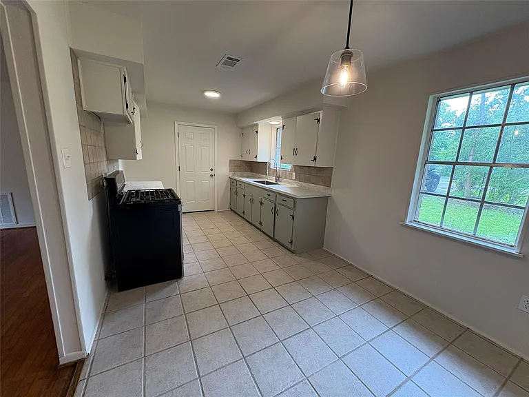 223 Belmont St — Photo 3