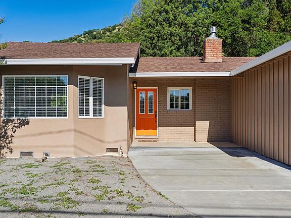 4th image of 546 Pinewood Drive