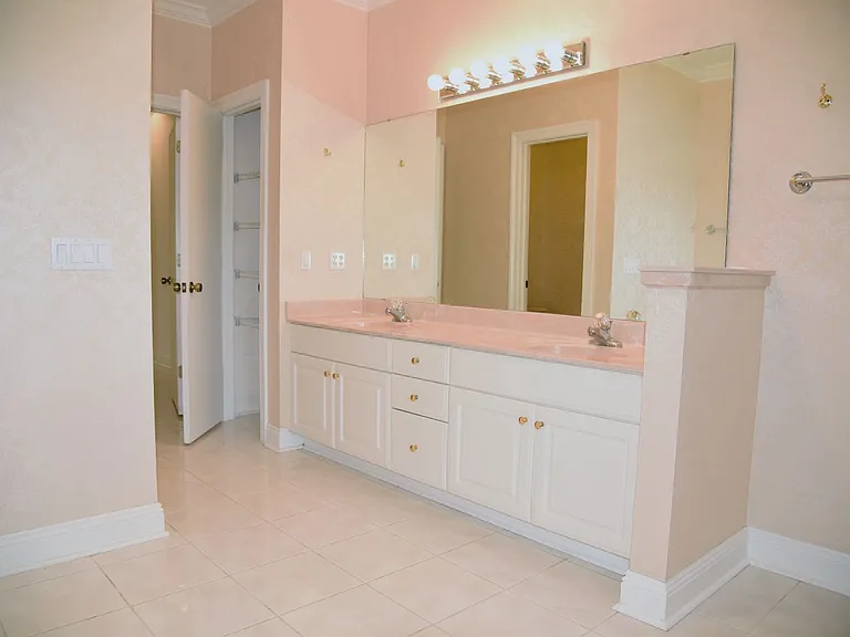 218 Windward Cv E — Photo 21