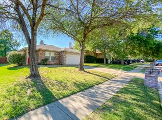 8212 Clear River Ln, Denton, TX 76210
