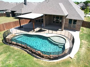 645 Summer Grove Dr, Midlothian, TX 76065